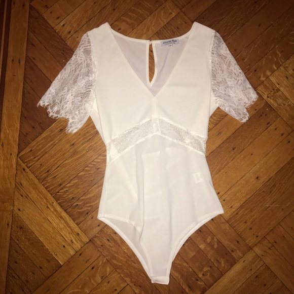 Fashion Nova Tops - Fashion Nova v neck eyelash lace bodysuit small 💕